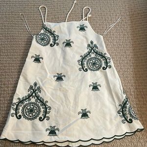 Embroidered White dress-Size M